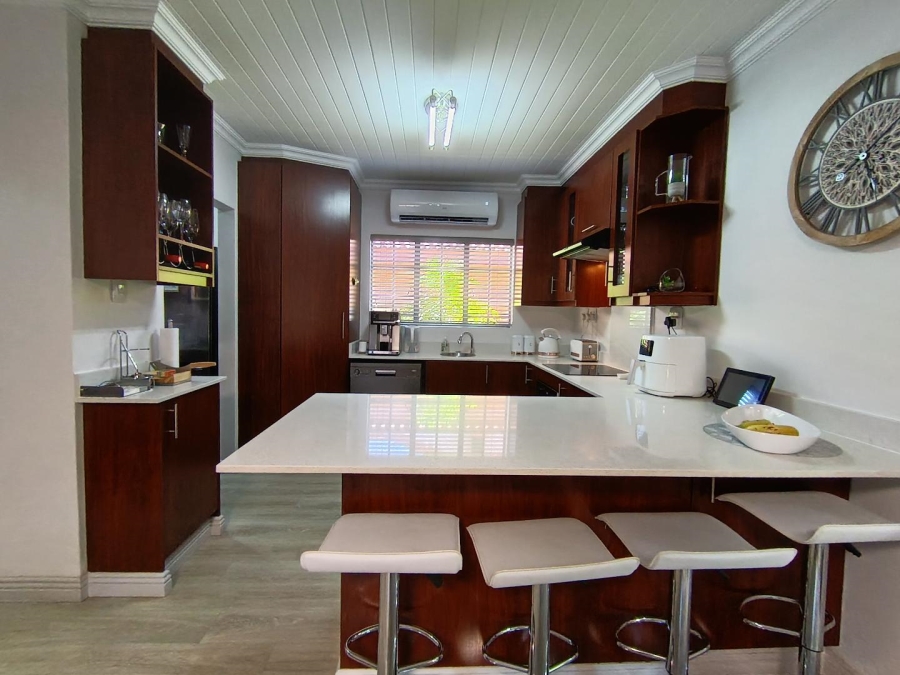 5 Bedroom Property for Sale in Langenhovenpark Free State